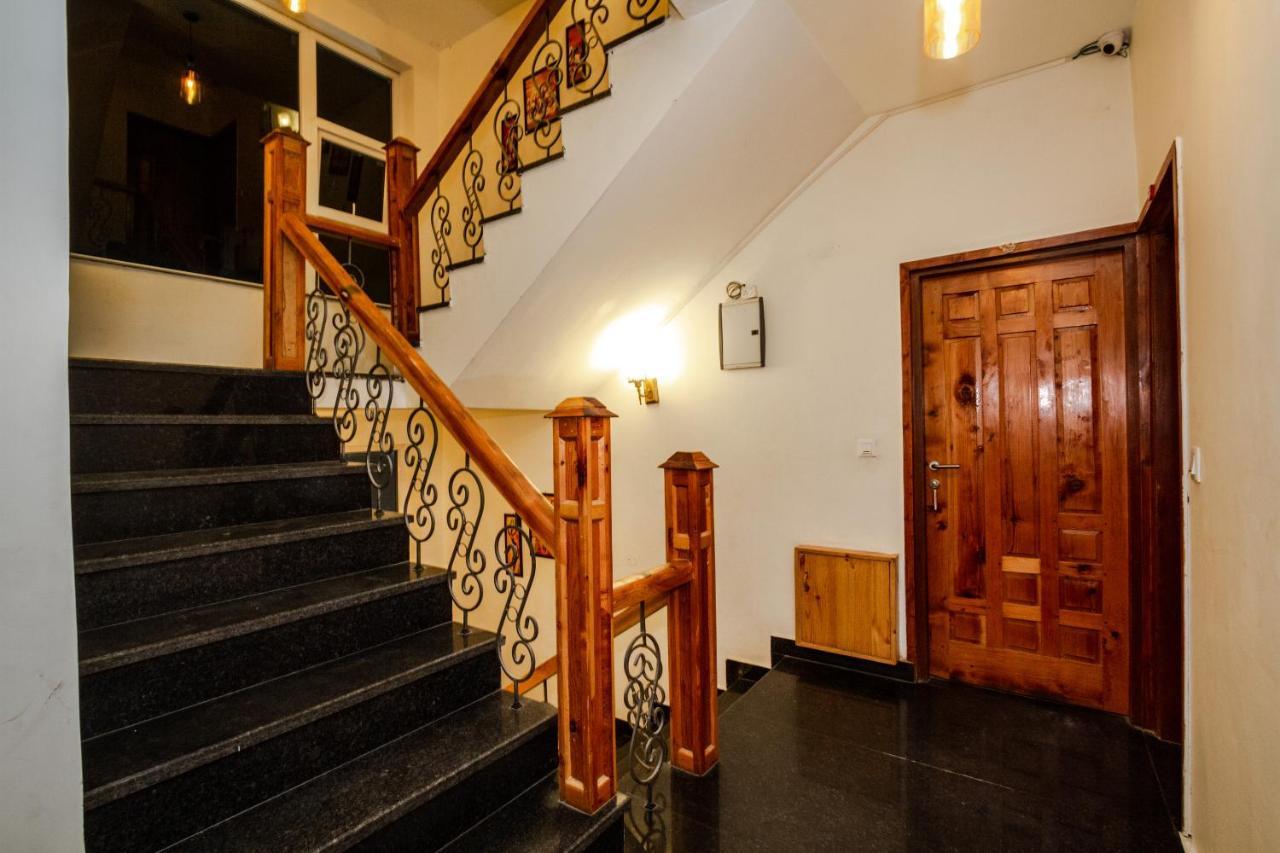 Tripli Hotels Stone House Cottage Manāli Eksteriør billede