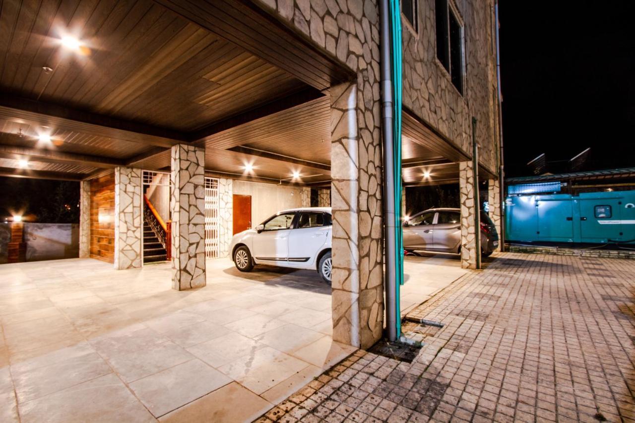 Tripli Hotels Stone House Cottage Manāli Eksteriør billede