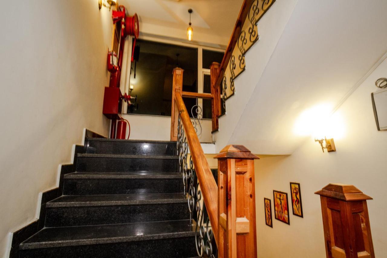 Tripli Hotels Stone House Cottage Manāli Eksteriør billede